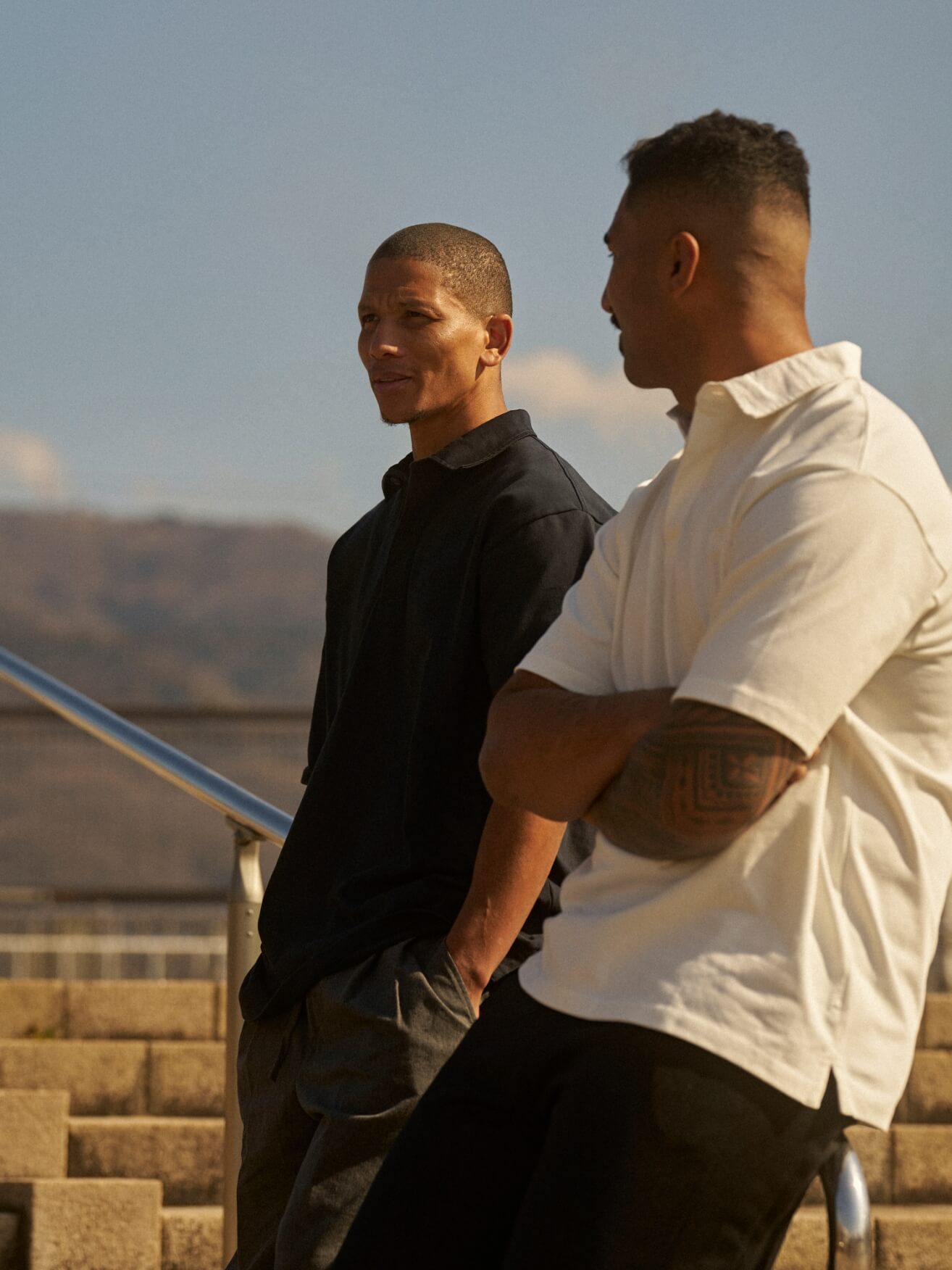 Left S/S ENGLAND TYPE RUGBY JERSEY・CHINO PANTS,Right S/S ENGLAND TYPE RUGBY JERSEY・RUGGER PANTS